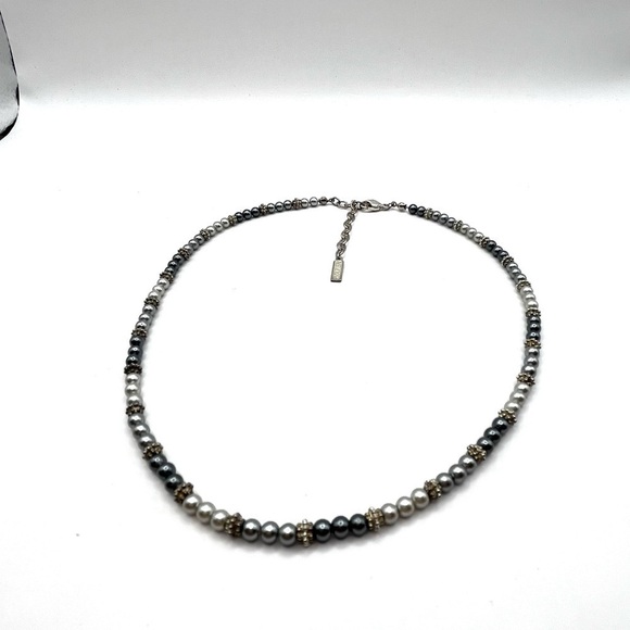 Vintage  NAPIER silver and grey glass pearl necklace 16” 2” extender. Dainty - Picture 7 of 9
